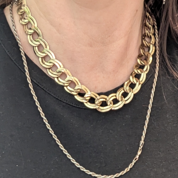 Elegant Gold Chain Necklace - Picture 4 of 4